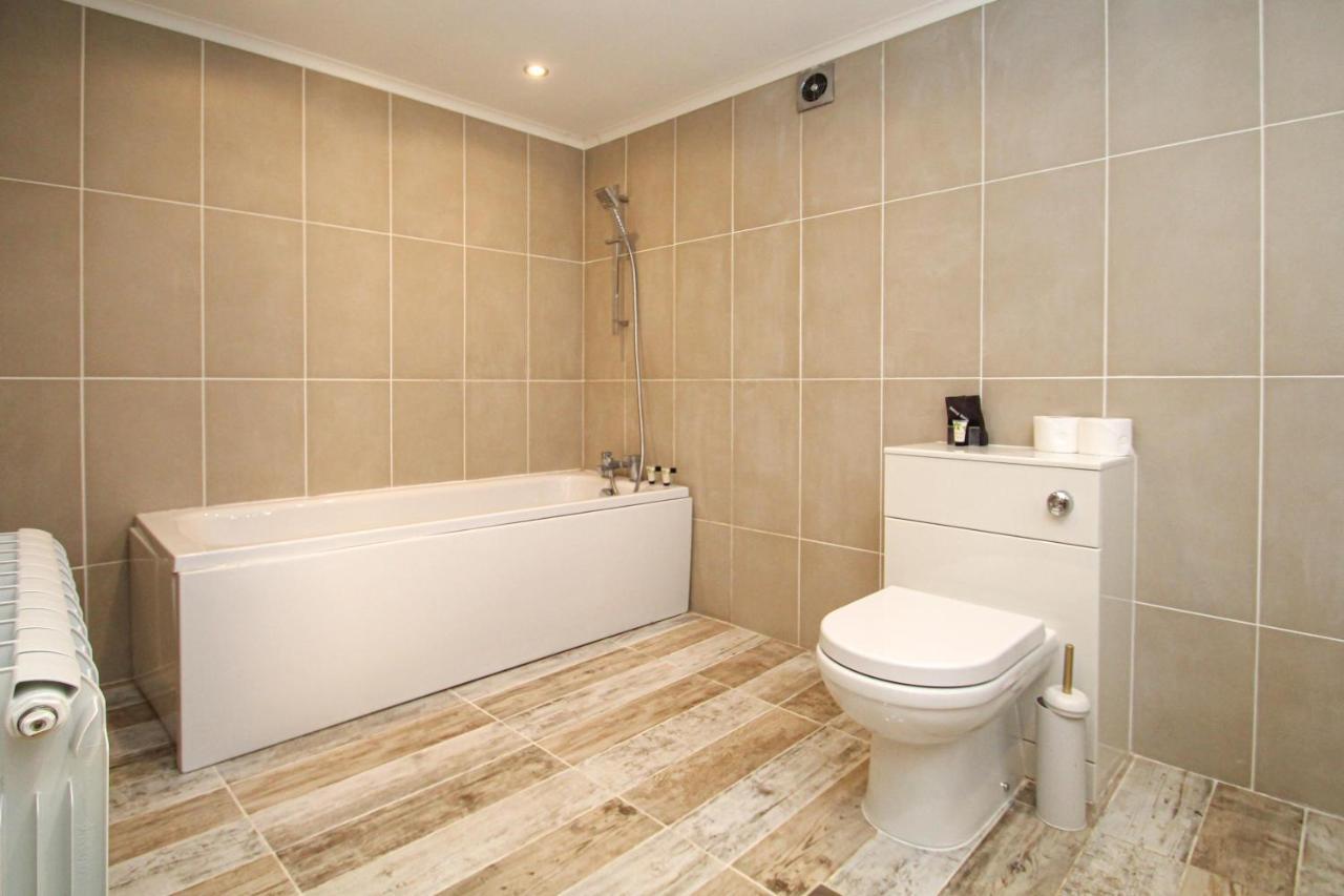 Lavish 2 Bed Sleeps 5 Near Lanark Apartment Carstairs Exterior photo