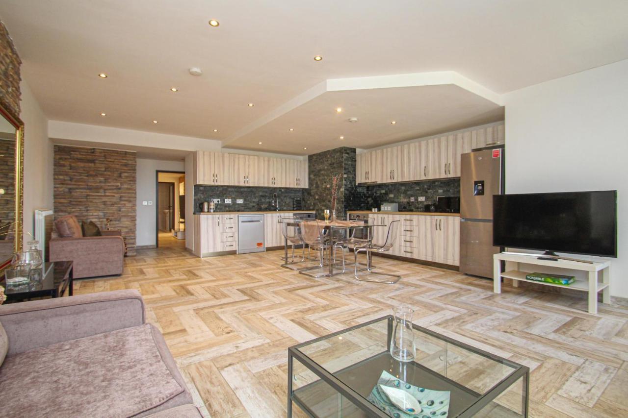 Lavish 2 Bed Sleeps 5 Near Lanark Apartment Carstairs Exterior photo