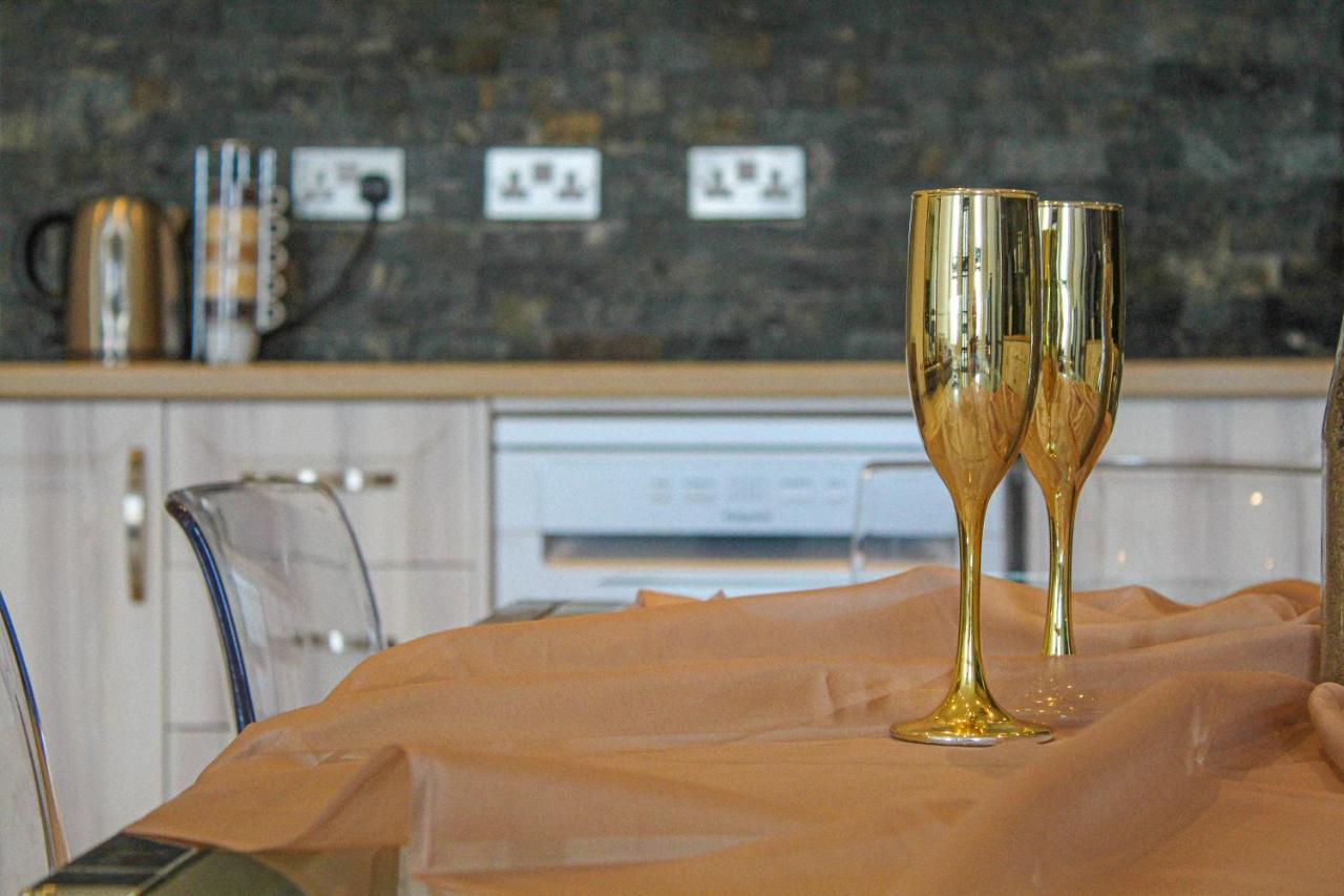 Lavish 2 Bed Sleeps 5 Near Lanark Apartment Carstairs Exterior photo